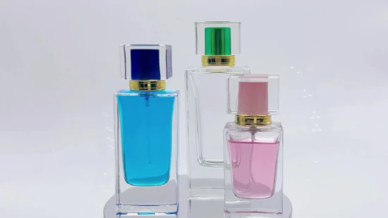 30ml 50ml 70ml Frasco de vidro de perfume de luxo para cuidados de beleza com pulverizador frisado e tampa de plástico para embalagem de cosméticos Frasco vazio